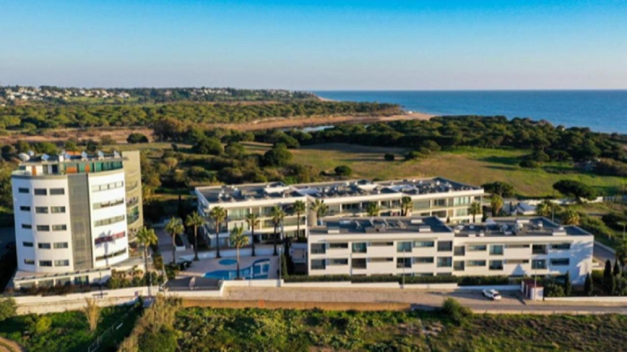 Apartamentos Cavalo Preto Beach Resort Куартейра Екстериор снимка